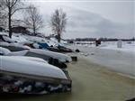 На лодочной станции на Самарке катера уходят под воду