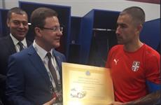 Дмитрий Азаров вручил Александару Коларову сертификат на Lada 4×4