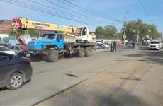 Полиция: сбитая автокраном школьница шла по "зебре"