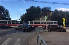 В Самаре легковушка отлетела на тротуар и сбила двух пешеходов
