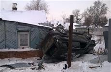 В Самаре пьяный водитель на Toyota Land Cruiser врезался в частный дом