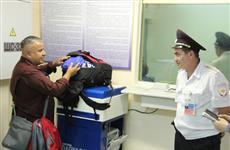 Транспортные полицейские Самары вернули колумбийскому болельщику забытый в электричке рюкзак