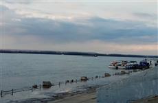 Волга поднялась и затопила прогулочную зону самарского речного вокзала