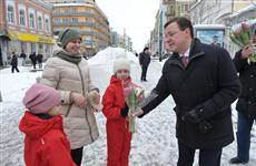 Дмитрий Азаров лично поздравил женщин Самары с 8 Марта