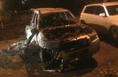 В Самаре во дворе жилого дома обгорел автомобиль Subaru Forester