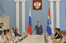 Дмитрий Азаров вручил золотые медали "За особые успехи в учении" выпускникам-2018