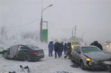 Метель осложнила движение транспорта на дорогах в Самарской области, есть пострадавшие