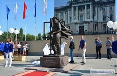 В Энгельсе открыли памятник известному художнику Андрею Мыльникову
