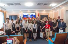 Успешным школьникам торжественно вручили паспорта