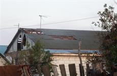 Порывистый ветер оборвал провода и повредил крыши в пос. Булак