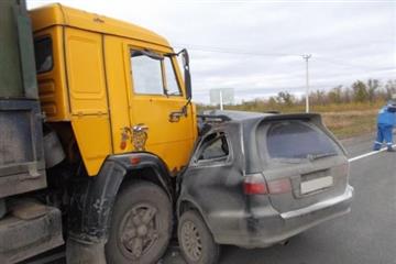 На трассе Самара - Волгоград не разъехались водители Mitsubishi и КамАЗа