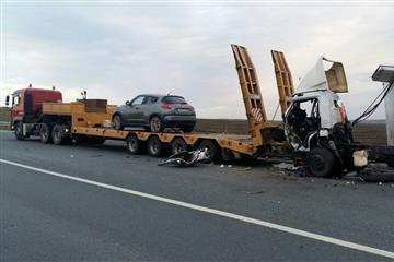 На М5 погиб водитель грузовика, въехавший в тягач, у которого кончился бензин