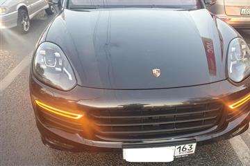  .      Porsche Cayenne  -