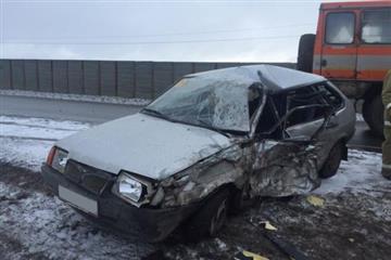 На трассе Самара - Бугуруслан водитель фургона на встречной полосе врезался в 