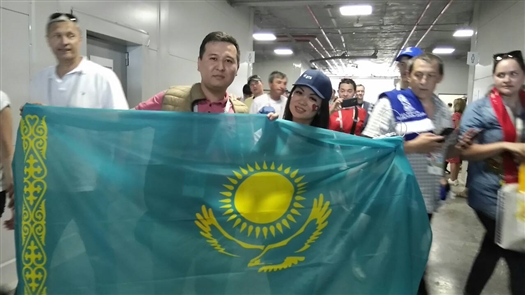 
        Болельщики из Казахстана: "На трибунах "Самара Арены" видны флаги многих стран"
    