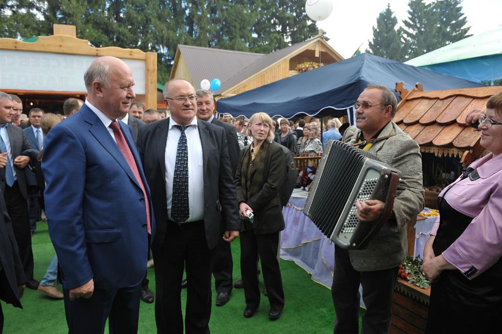 Погода в усть кинельском. Матвеев Усть Кинельский. Горбунов Александр Усть-Кинельский. Премиум спорт Усть Кинельский. Директор ООО премиум Усть Кинельский.