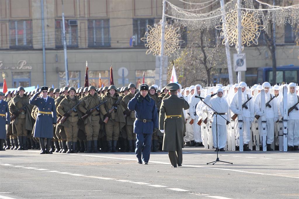 Самара в ноябре. Парад памяти Куйбышев 1941. Самара парад на площади Куйбышева 1941. Площадь Куйбышева 1941. Парад на площади Куйбышева 7 ноября 1941 года.