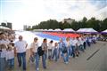 50-метровый триколор пронесли в День флага России по Центральной площади Ижевска 