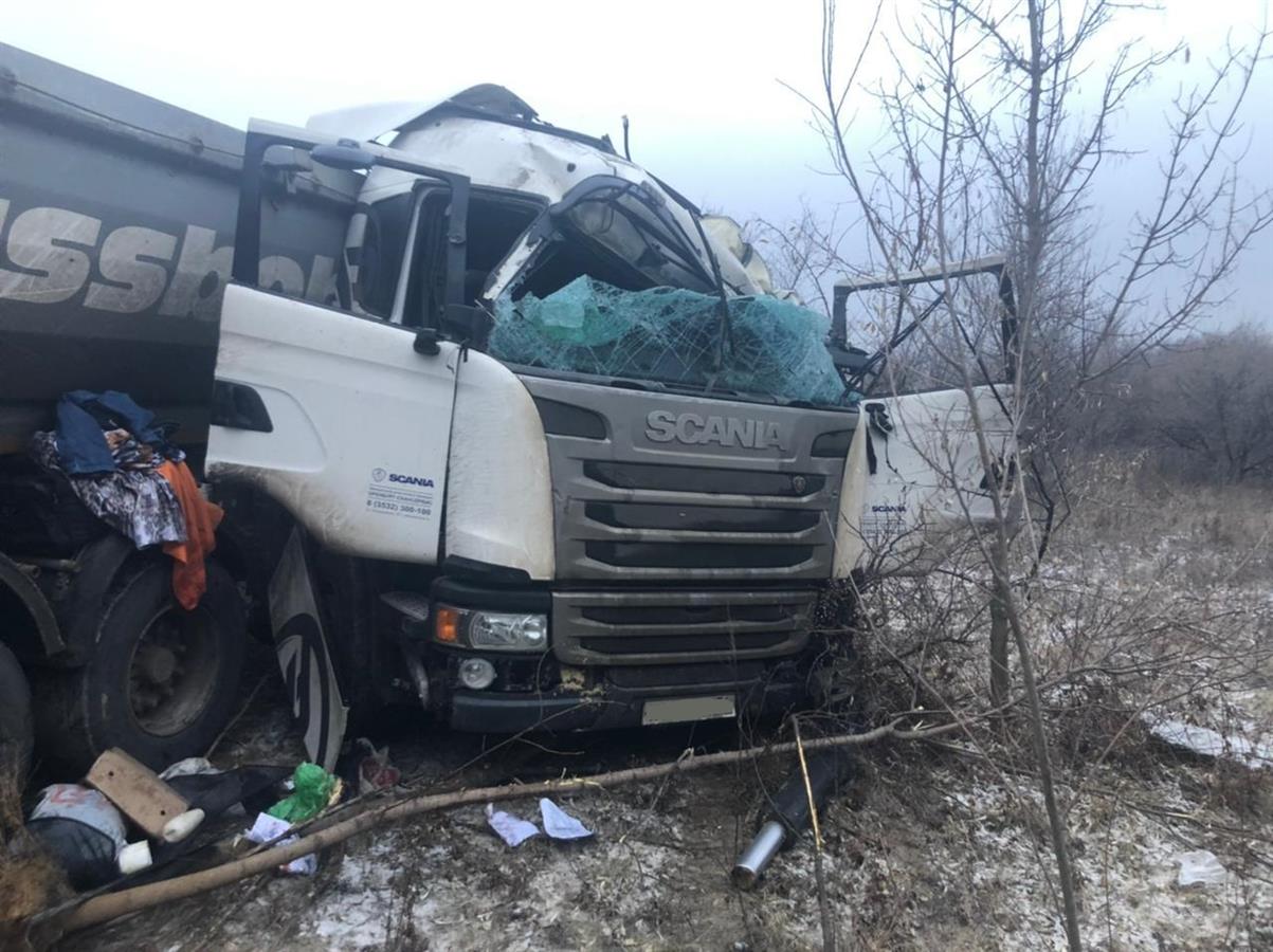 В Самарской области водитель фуры съехал в кювет | 16.12.2021 | Самара -  БезФормата