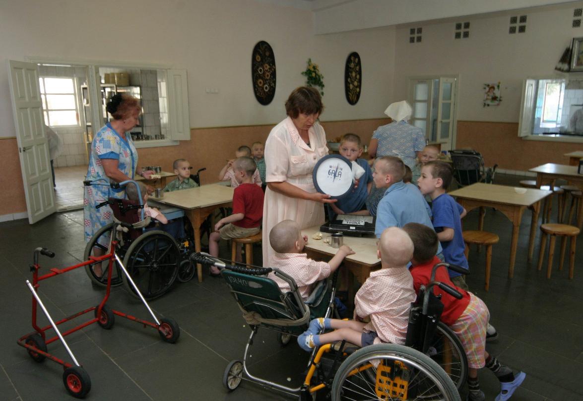 Школа интернат для инвалидов интерната. Интернат для инвалидов в Крыму с ДЦП 1 группа. Интернат для детей инвалидов. Школа для инвалидов. Реабилитация детей инвалидов.