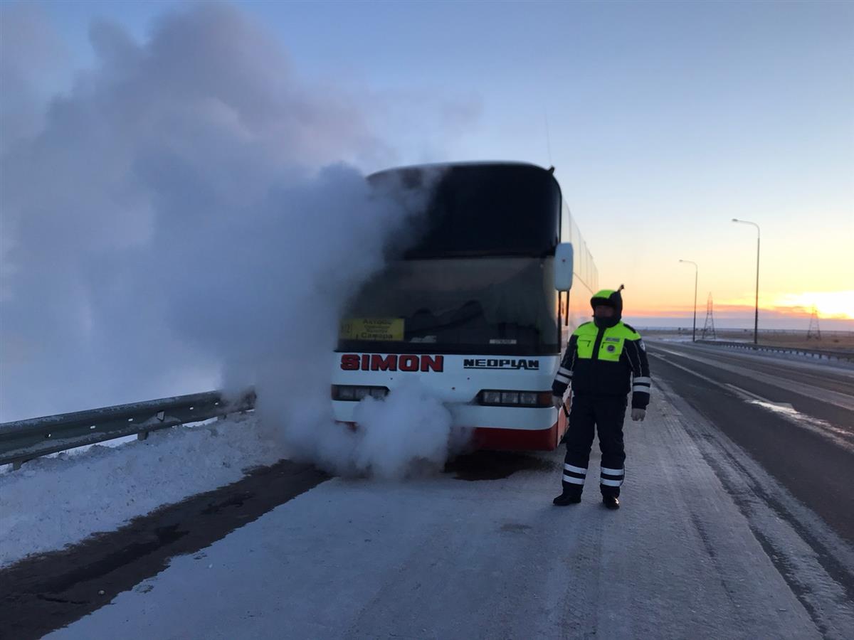 Автобус с 38 пассажирами встал на трассе в Самарской области из-за  замерзшего топлива - Волга Ньюс