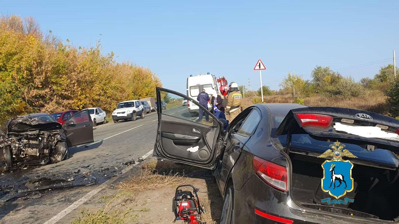 Один человек погиб и четверо пострадали при столкновении Lada и Kia в  Самарской области | 04.10.2023 | Самара - БезФормата