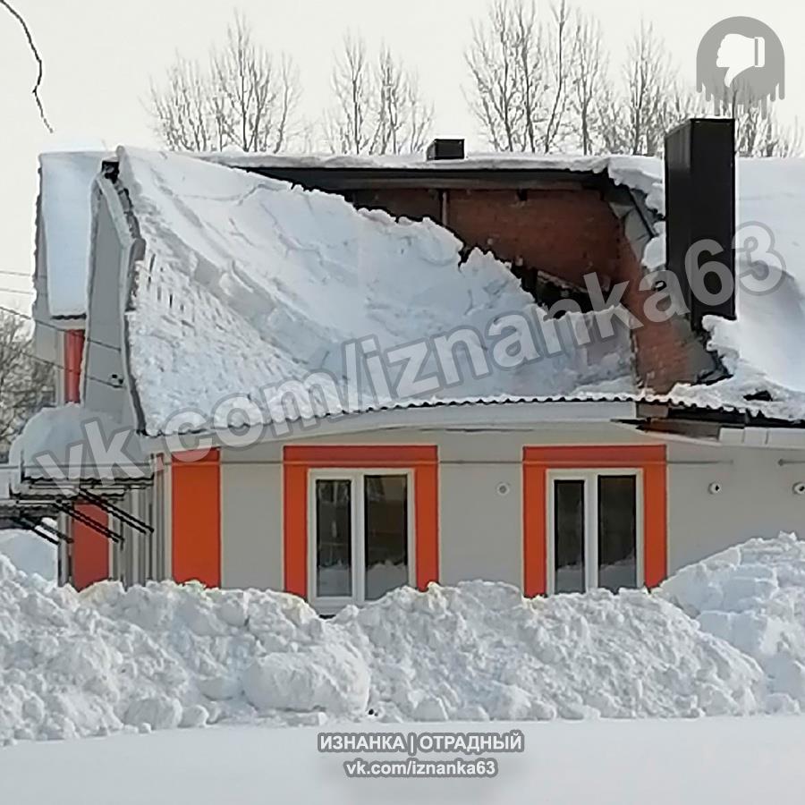 В Отрадном в двух новостройках под тяжестью снега рухнули крыши |  16.02.2022 | Самара - БезФормата