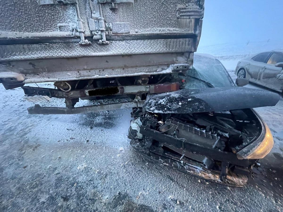 В Красноярском районе на трассе две иномарки попали под фуру | 23.02.2023 |  Самара - БезФормата