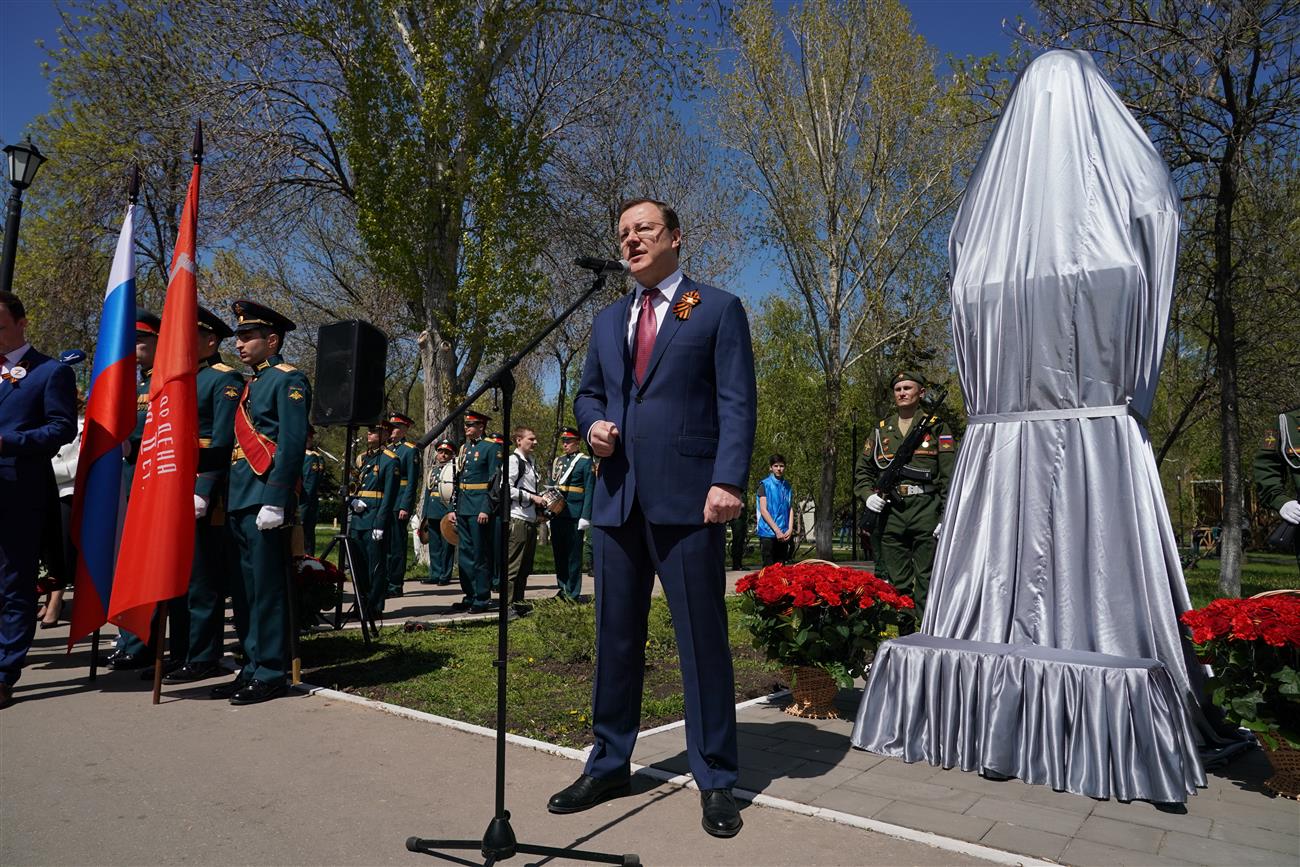 В Самаре открыли памятник Герою Советского Союза Владимиру Чудайкину |  08.05.2022 | Самара - БезФормата