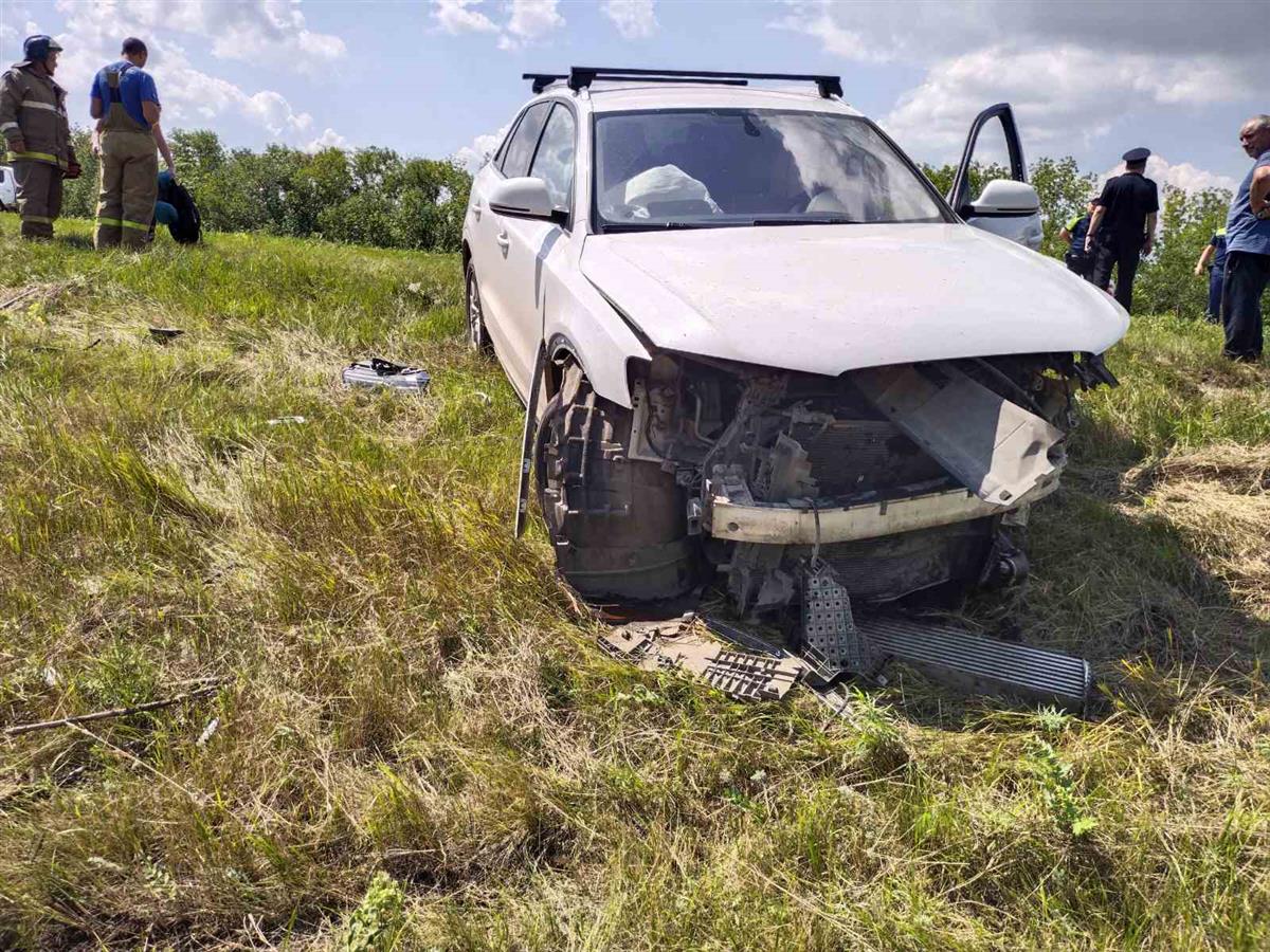 На трассе Самара - Пестравка пострадал водитель одной из двух столкнувшихся  легковушек - Волга Ньюс