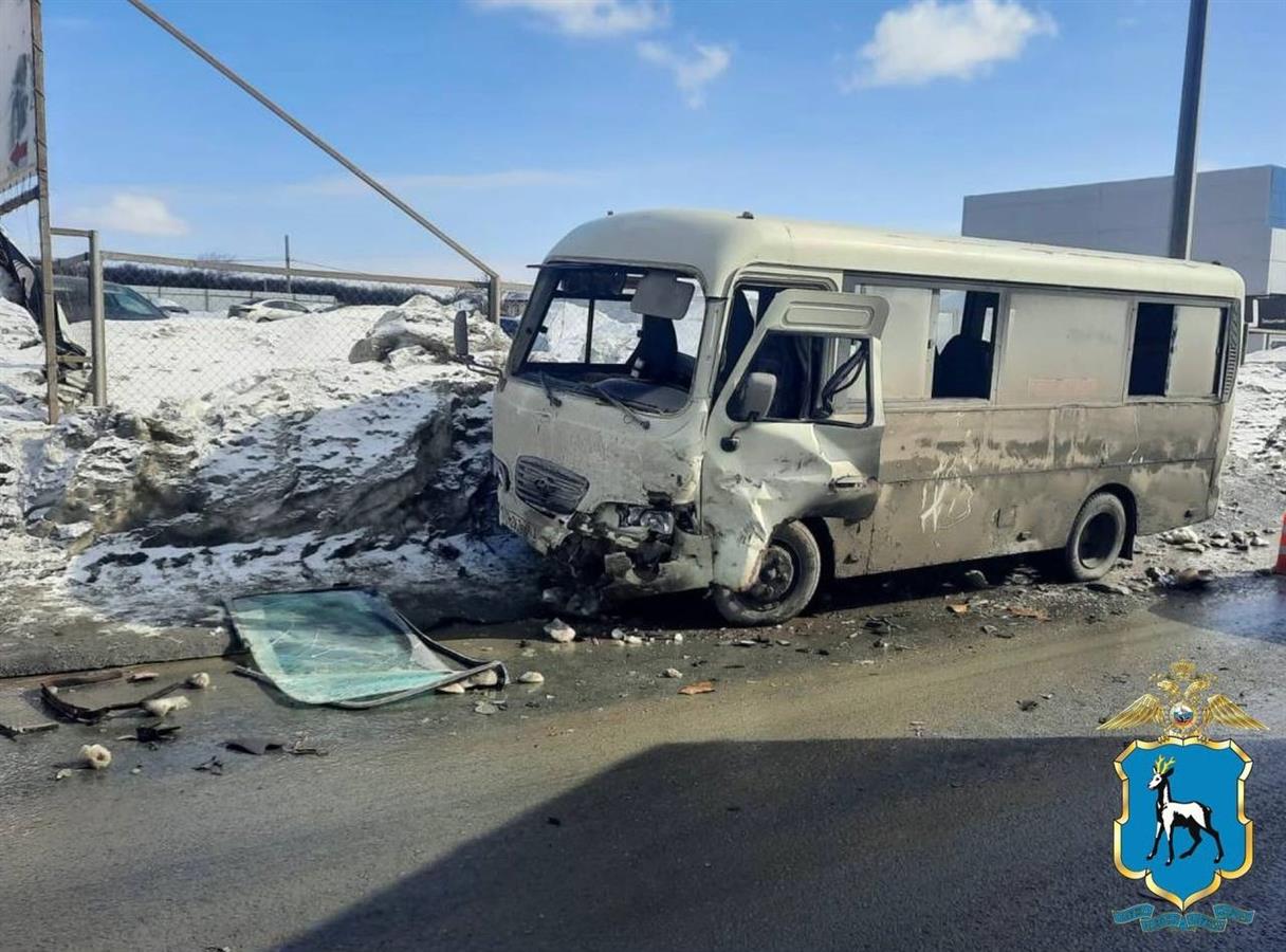 Массовое ДТП с автобусом парализовало Южное шоссе: видео