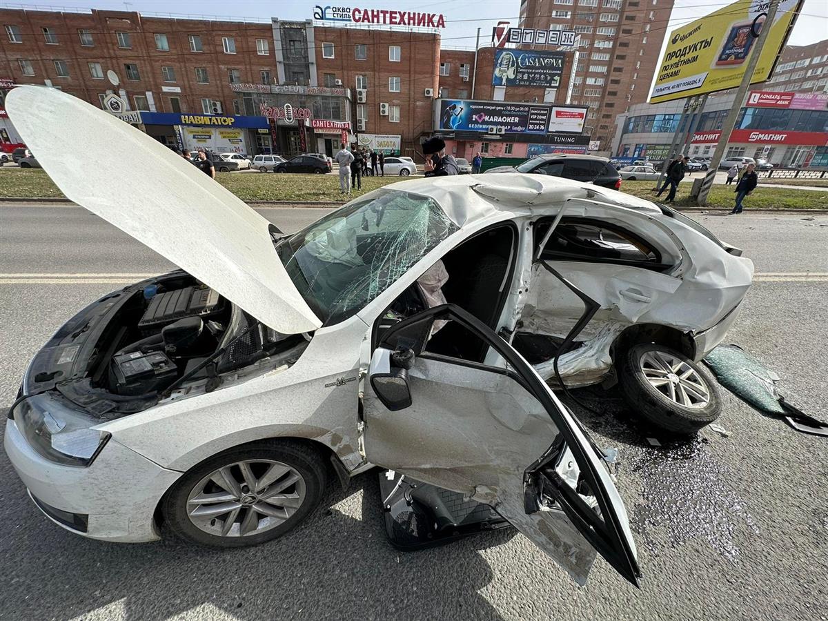 В Тольятти в ДТП со Skoda Rapid и Porsche Cayenne погиб человек |  06.04.2023 | Самара - БезФормата