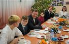 Дмитрий Азаров вручил новогодние подарки детям-сиротам и ребятам, оставшимся без попечения родителей