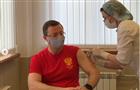 Дмитрий Азаров вакцинировался от коронавируса