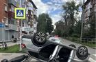 В Самаре легковушка перевернулась после столкновения с автобусом