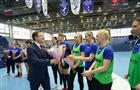  Дмитрий Азаров поздравил с 8 Марта гандболисток тольяттинской "Лады"