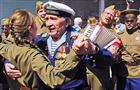 Тольяттинцы станцуют "Майский вальс" под военные песни