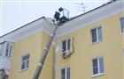 Коммунальщики усиленно расчищают самарские крыши