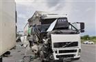 На трассе М-5 в Самарской области водитель фуры смял Lada Vesta