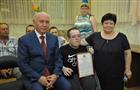 Николай Меркушкин вручил золотую медаль выпускнику с ограниченными возможностями в реабилитационном центре "Преодоление"