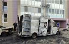 В Тольятти из-за пожара пострадали 10 машин и фасад здания