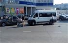 В Тольятти автомобилистка на Lada Priora не разъехалась с микроавтобусом