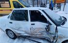 Два человека пострадали при столкновении Lada Priora и Lada Granta в Самарской области
