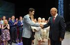 Губернатор вручил Золотые медали выпускникам школ Тольятти