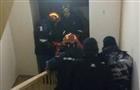 В Самаре спасали женщину, упавшую с высоты на подъездный козырек