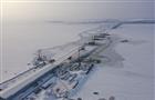 Вдоль линии строительства Климовского моста на Волге пробит лед