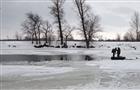 В Волжском районе под лед р. Сухая Самарка провалился автомобиль с людьми, двое погибли, один спасся