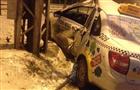 Машина тольяттинского эко-такси врезалась в столб