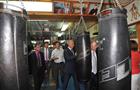 Губернатор оценил результаты работы школы бокса в Безенчуке