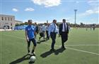 Губернатор проверил качество футбольного поля стадиона "Кристалл" в Сызрани
